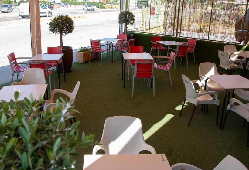 Пансион Hostal Restaurante El Cary