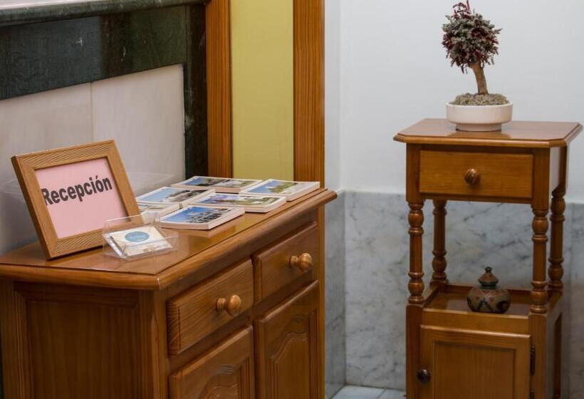 Пансион Hostal Restaurante El Cary