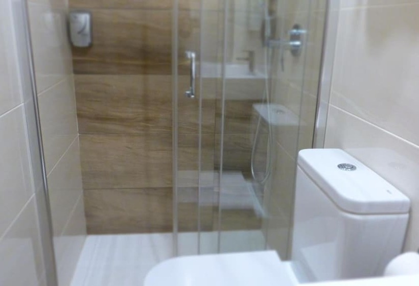 Пансион Hostal Restaurante La Masía