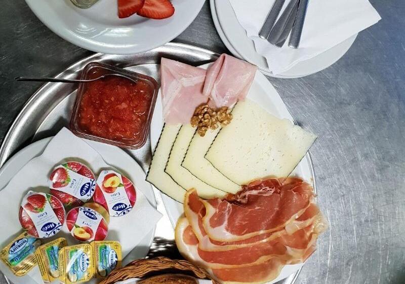 פנסיון Hostal Restaurante Pou Des Lleó