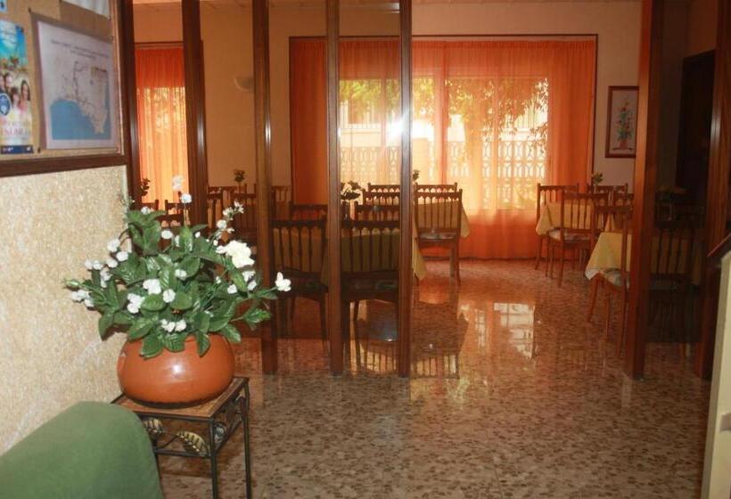 ペンション Hostal Torre Mar