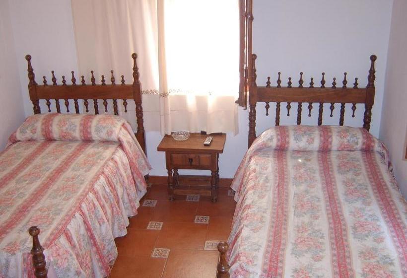 פנסיון Mesón De Lagartera