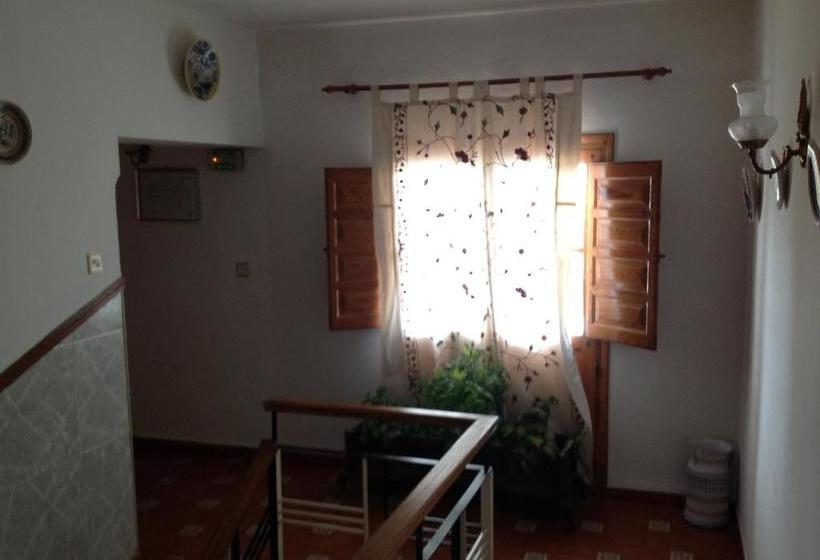 פנסיון Mesón De Lagartera