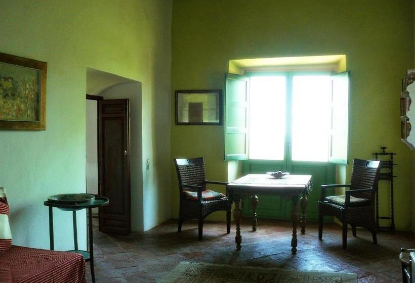 بنسيون Viña Y Rosales