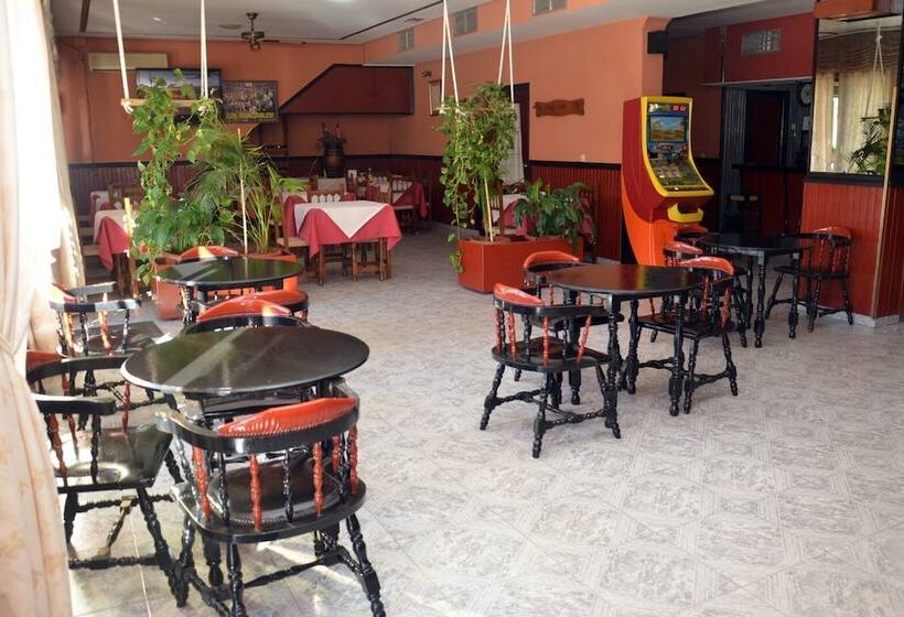 بنسيون Hostal La Dehesa Del Valle Pedroches