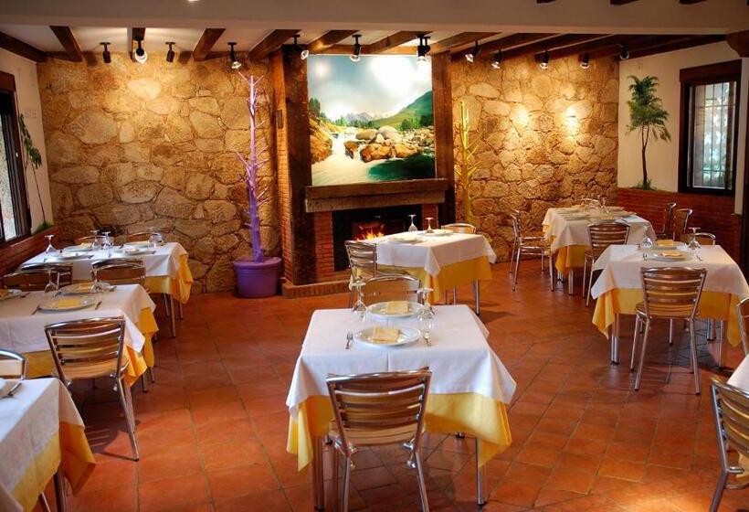 پانسیون Hostal El Cardenillo