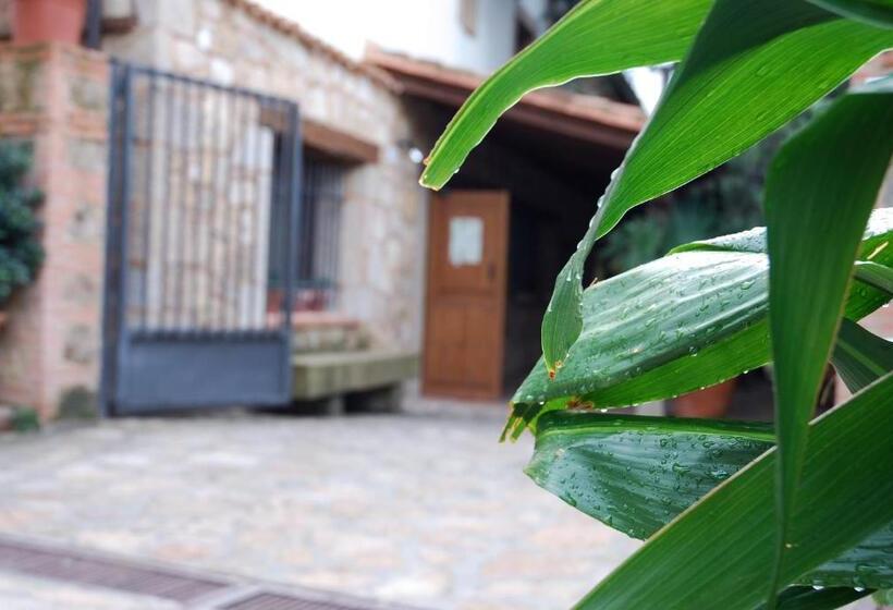 پانسیون Hostal El Cardenillo