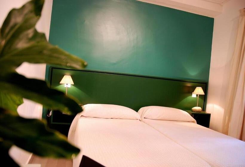 پانسیون Hostal El Cardenillo