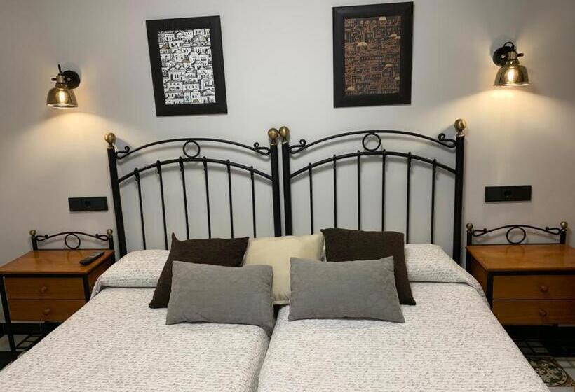 بنسيون Hostal El Lechuguero