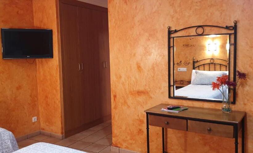 بنسيون Hostal El Lechuguero