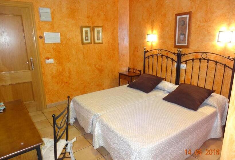 بنسيون Hostal El Lechuguero