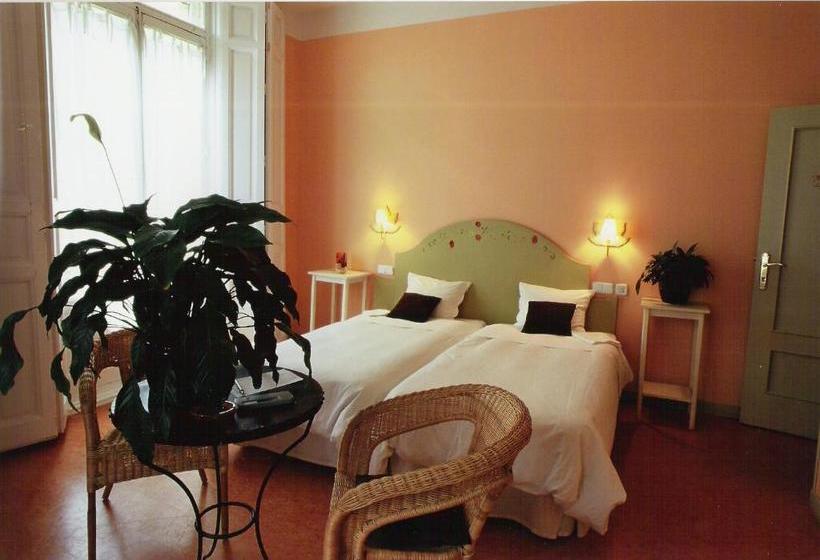 پانسیون Hostal Fornos