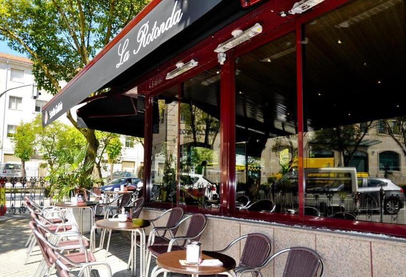 پانسیون Hostal La Rotonda