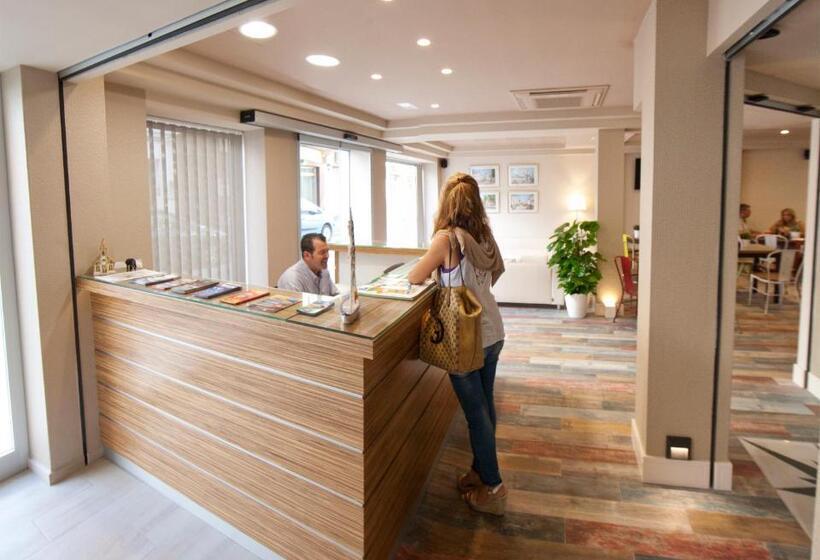 ペンション Hostal Loimar