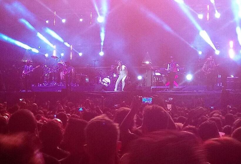 ペンション Hostal Loimar