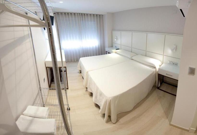 ペンション Hostal Loimar