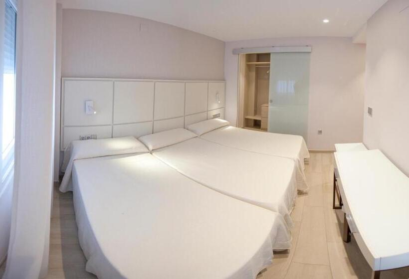 ペンション Hostal Loimar