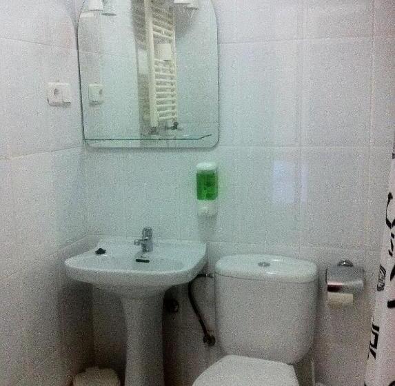 פנסיון Hostal Madrid Paris