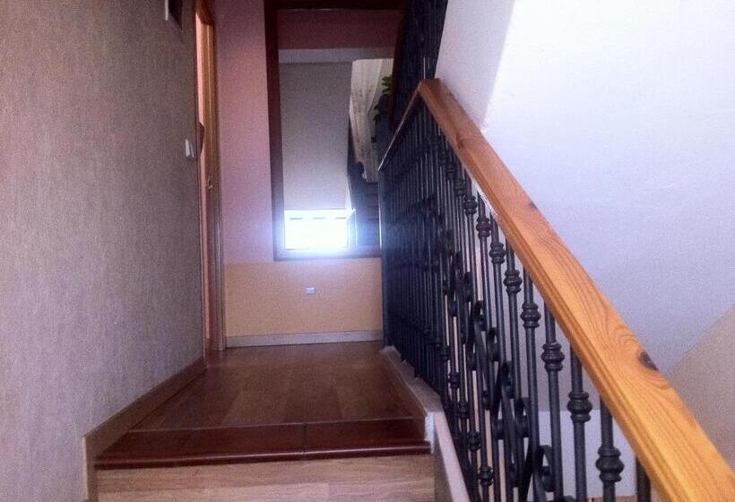 פנסיון Hostal Madrid Paris