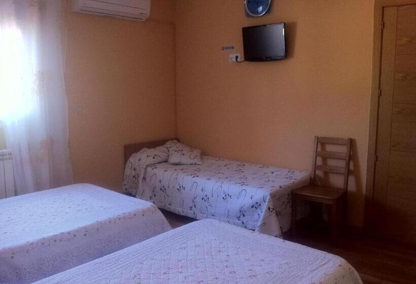 פנסיון Hostal Madrid Paris