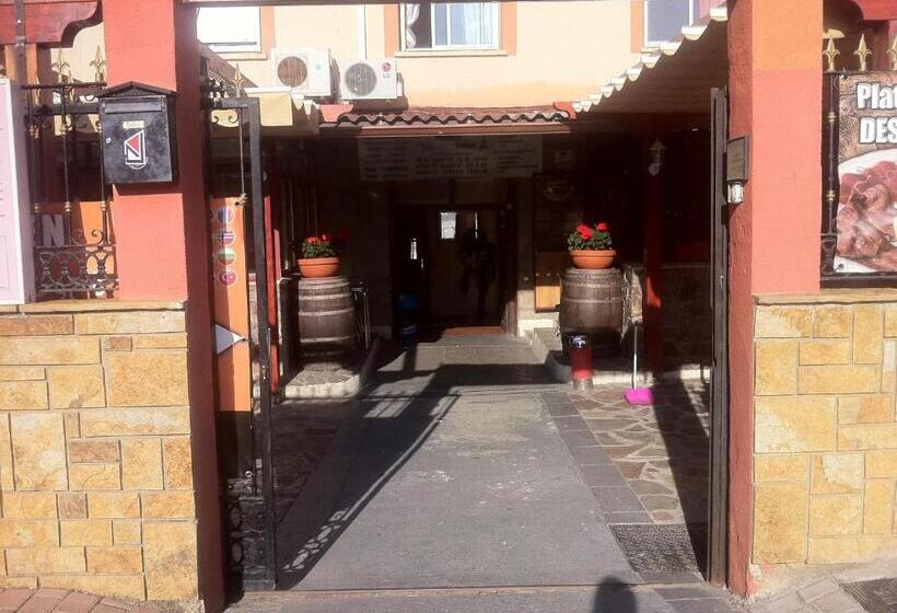 פנסיון Hostal Madrid Paris