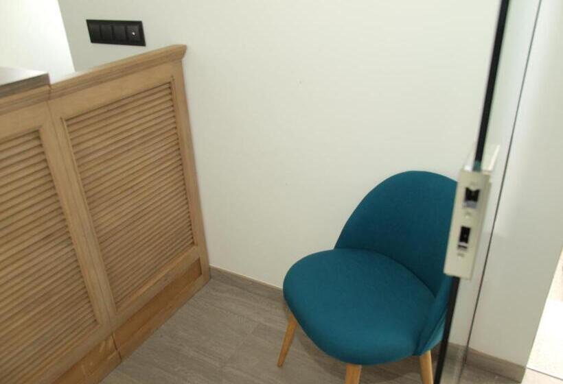 פנסיון Hostal Portofino