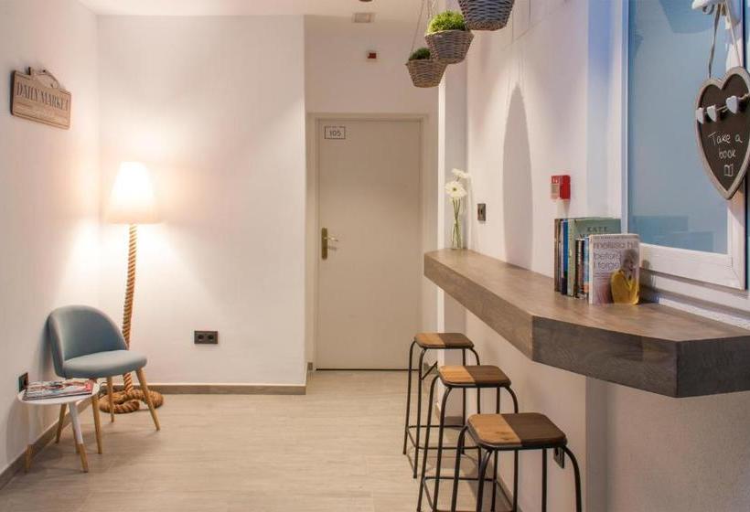 פנסיון Hostal Portofino