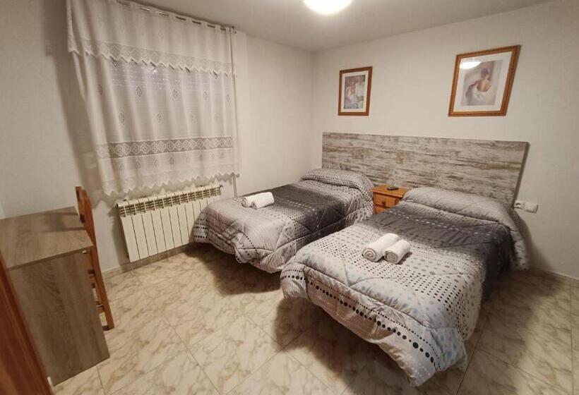 پانسیون Hostal Residencia Taray