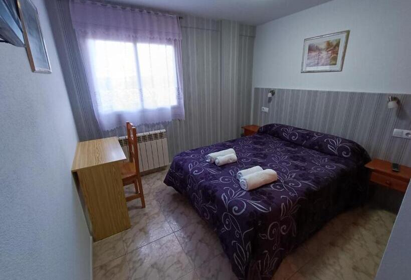 پانسیون Hostal Residencia Taray