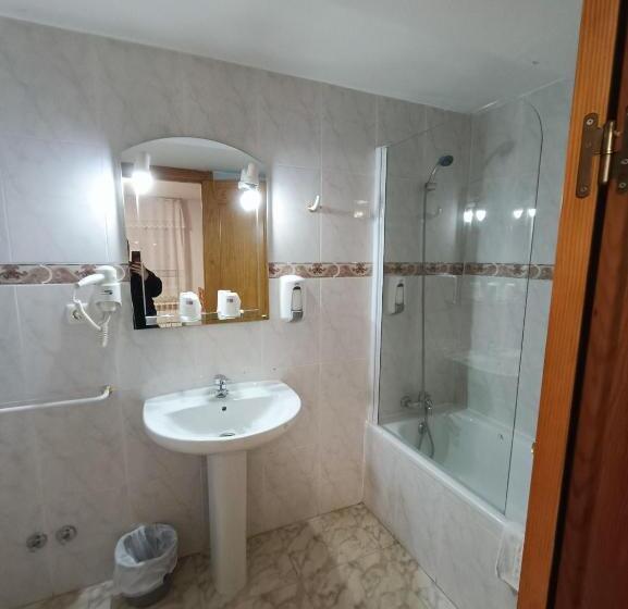 پانسیون Hostal Residencia Taray