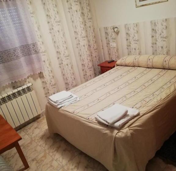 پانسیون Hostal Residencia Taray