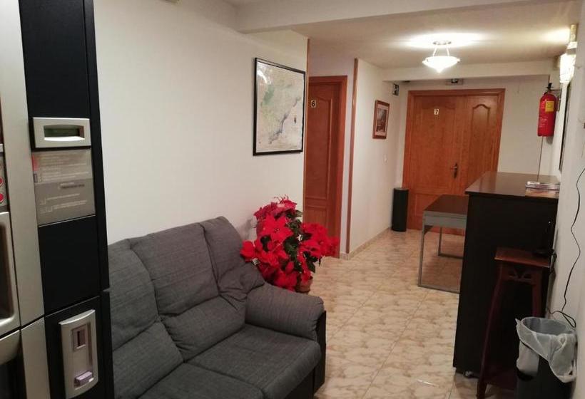 پانسیون Hostal Residencia Taray