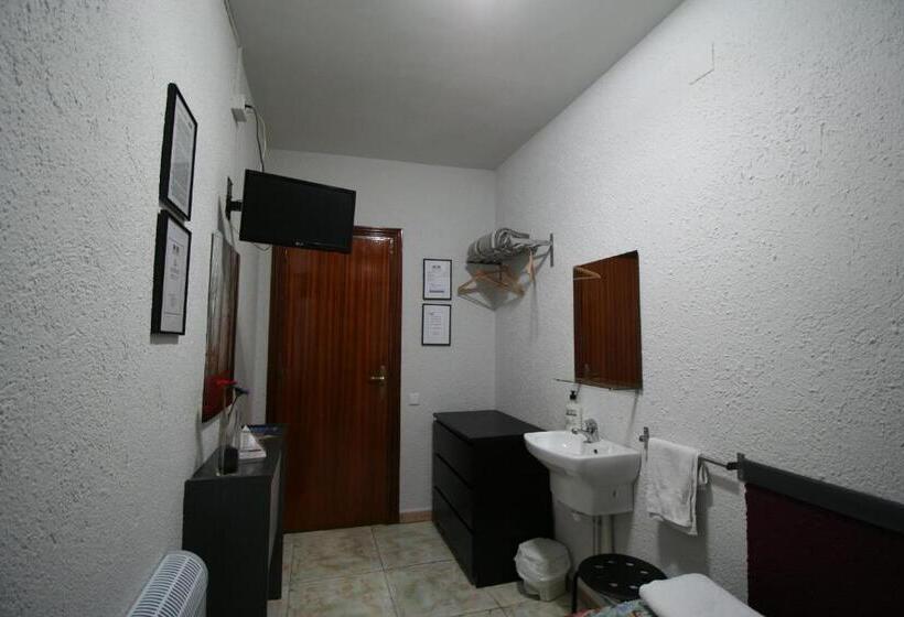 پانسیون Hostal Restaurante Avenida De Madrid