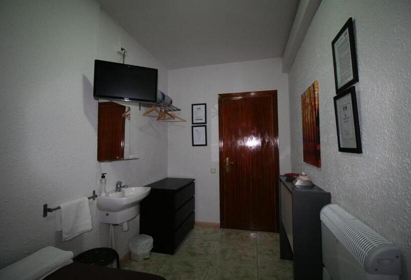 پانسیون Hostal Restaurante Avenida De Madrid