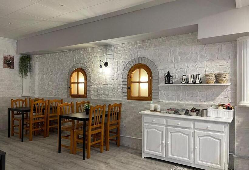 پانسیون Hostal Restaurante Avenida De Madrid