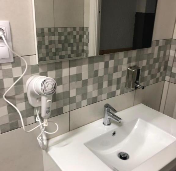 پانسیون Hostal Restaurante Avenida De Madrid