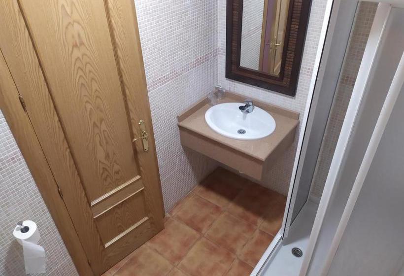 פנסיון Hostal Restaurante Bustos