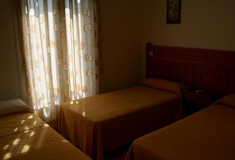 פנסיון Hostal Restaurante Bustos