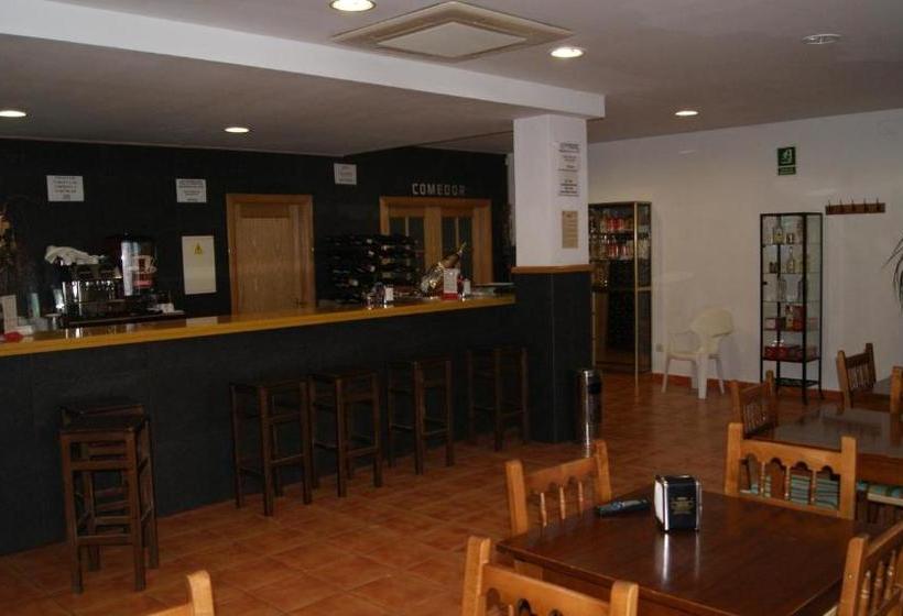 פנסיון Hostal Restaurante Bustos