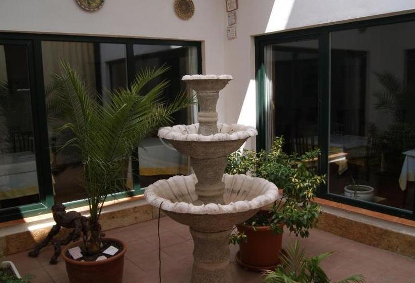 פנסיון Hostal Restaurante Bustos