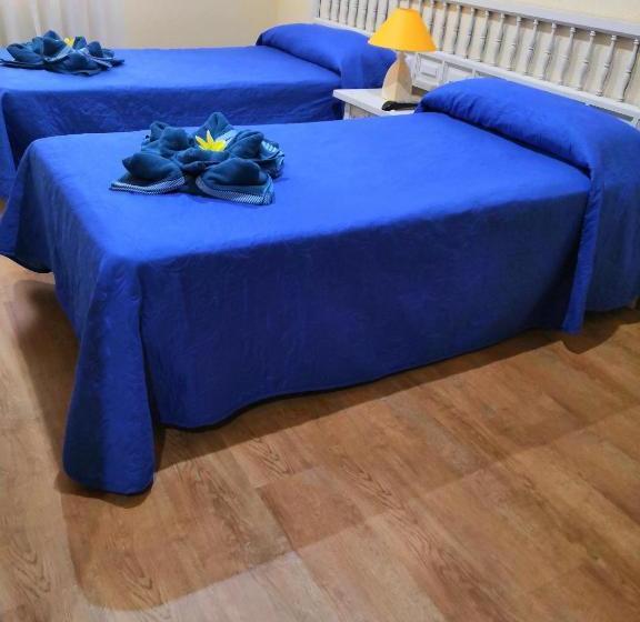 펜션 Hostal Restaurante El Chato