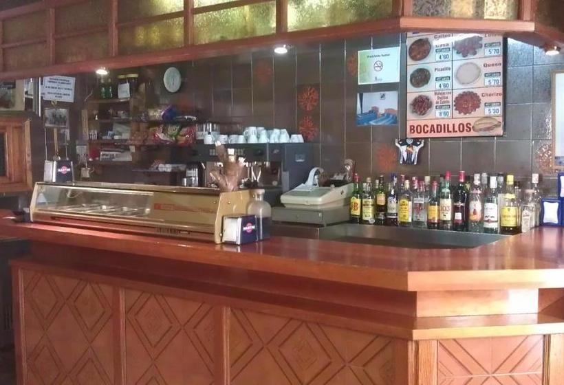 펜션 Hostal Restaurante El Chato