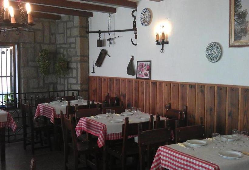 پانسیون Hostal Restaurante El Chato