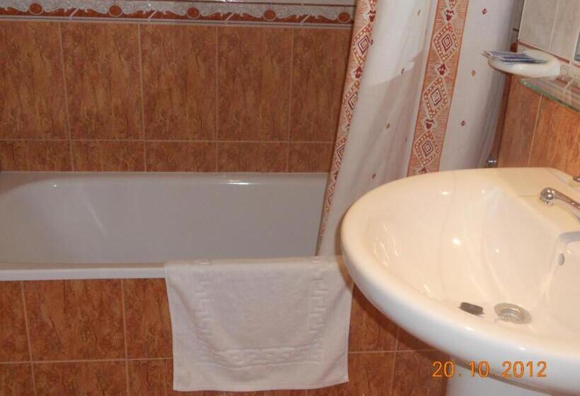 Пансион Hostal Restaurante Hermanos Zamora