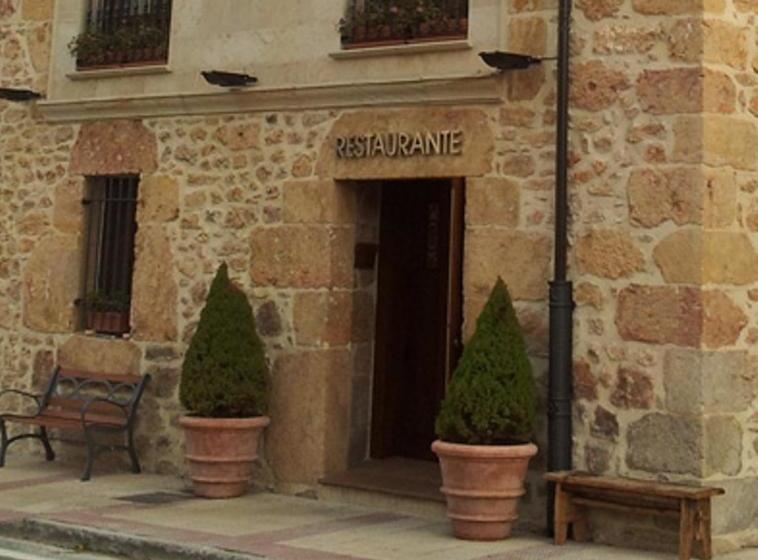 ペンション Hostal Restaurante La Muralla