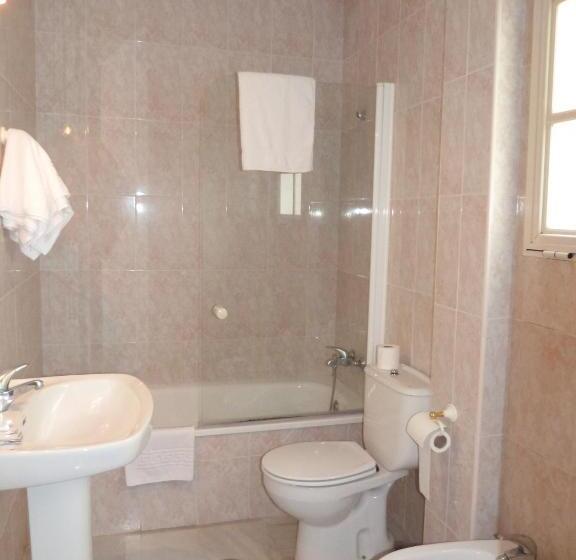 بنسيون Hostal Restaurante Las Canteras