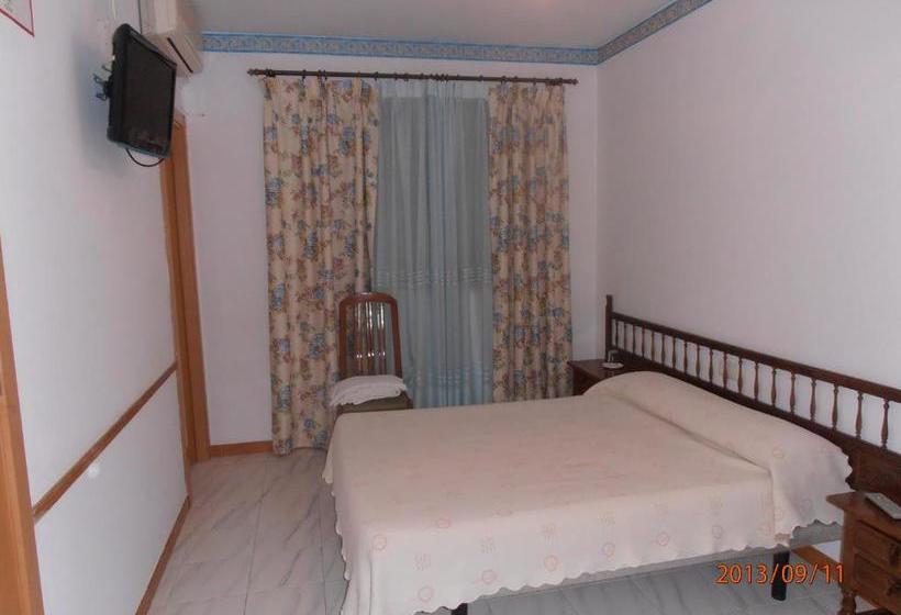 بنسيون Hostal Restaurante Las Rejas