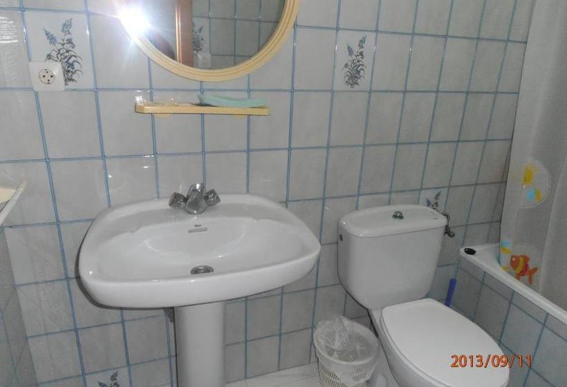 بنسيون Hostal Restaurante Las Rejas