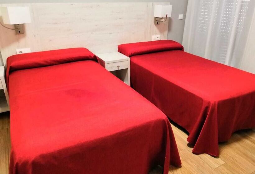 پانسیون Hostal Restaurante Los Arcos