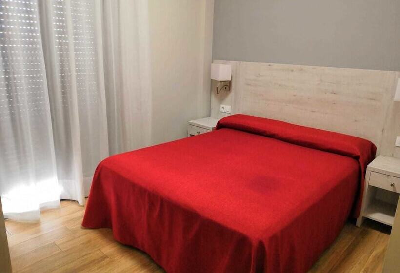 پانسیون Hostal Restaurante Los Arcos